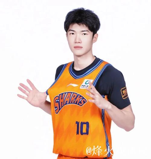 偰李永伟社媒分享新赛季定妆照:是谁把我的痣给p掉了 偰李永伟社媒分享新赛季定妆照:是谁把我的痣给p掉了