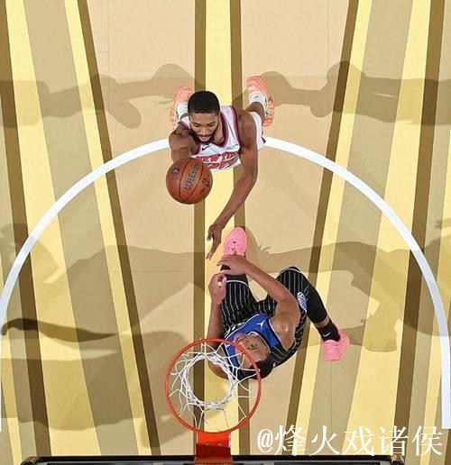 紧咬比分!克尼普尔送出个人第8记助攻,布里奇斯上反篮命中 紧咬比分!克尼普尔送出个人第8记助攻,布里奇斯上反篮命中