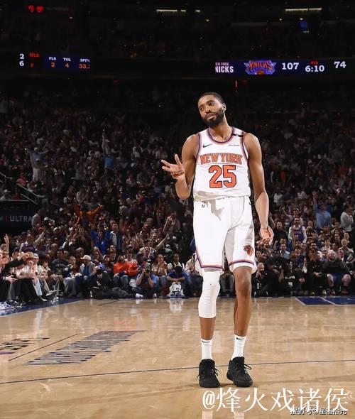 紧咬比分!克尼普尔送出个人第8记助攻,布里奇斯上反篮命中 紧咬比分!克尼普尔送出个人第8记助攻,布里奇斯上反篮命中