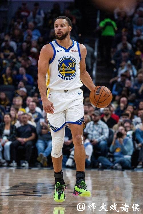 37岁库里疯砍48分！单核带队逆转独行侠！格林还要交易吗？